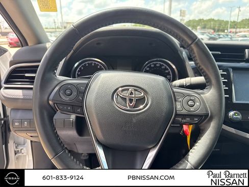 Used 2020 Toyota Camry SE FWD image 15