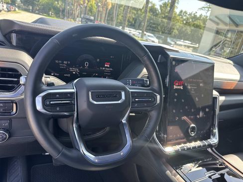 Used 2025 GMC Yukon Denali AWD/4WD image 16