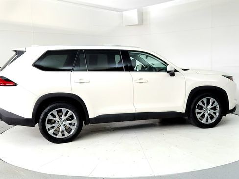 Used 2024 Toyota Grand Highlander AWD image 6