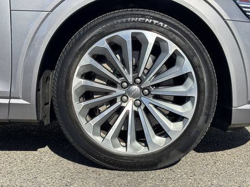 Used 2019 Audi e-tron Prestige w/ Prestige Package AWD/4WD image 9