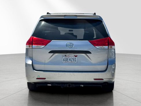 Used 2012 Toyota Sienna w/ Towing Pkg FWD image 5