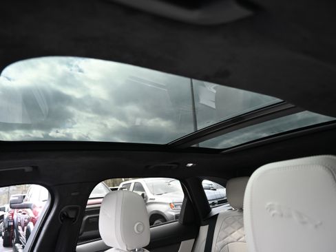 Used 2023 Jaguar F-PACE S AWD/4WD image 29