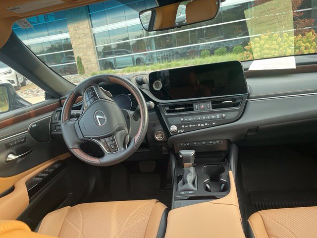 Certified 2025 Lexus ES 300h w/ Luxury Package FWD image 7