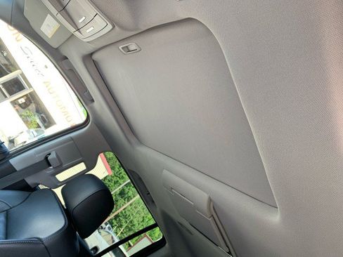 Used 2018 Chevrolet Suburban Premier AWD/4WD image 9