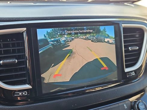 Used 2022 Chrysler Pacifica Touring-L FWD image 24