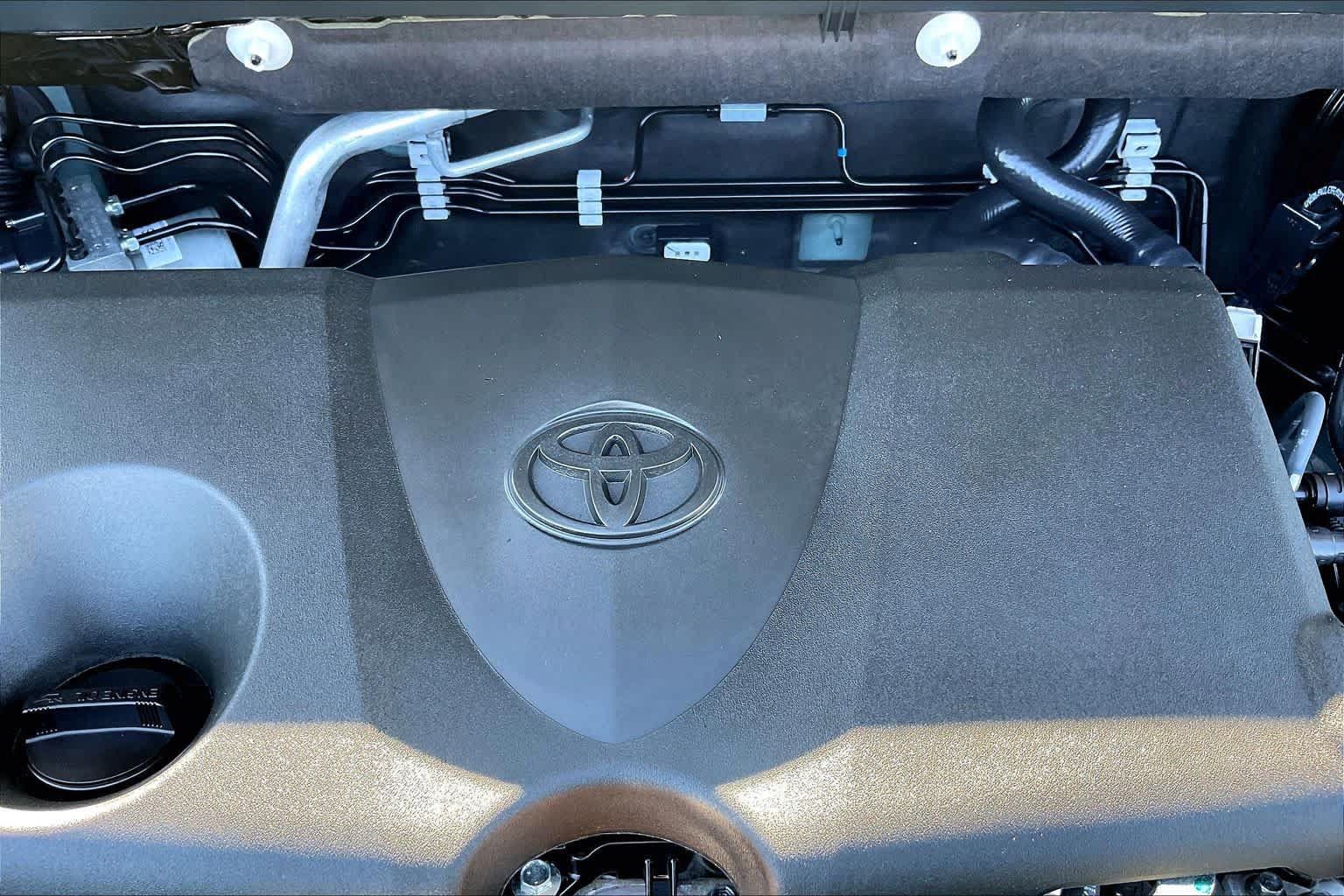 Used 2025 Toyota RAV4 XLE FWD image 33