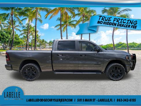 Used 2023 RAM 1500 Laramie AWD/4WD image 3