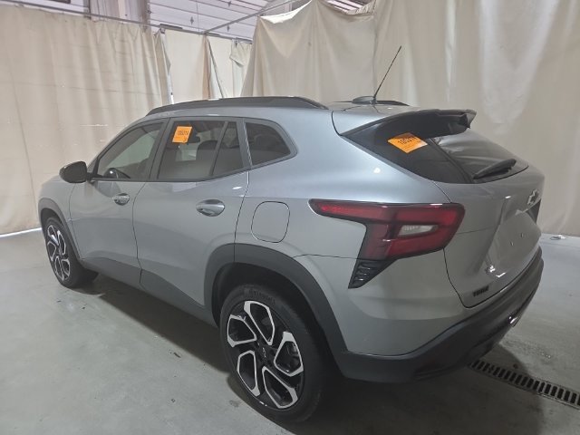 Used 2025 Chevrolet Trax RS w/ Sunroof Package FWD image 6