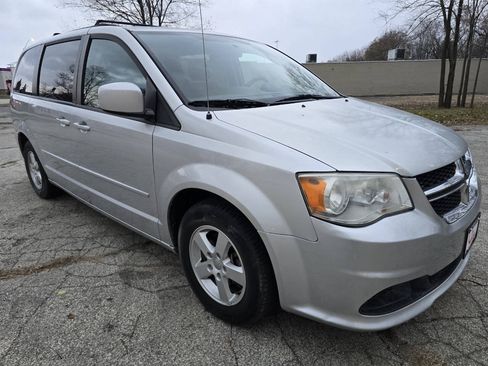 Used 2012 Dodge Grand Caravan SXT FWD image 2