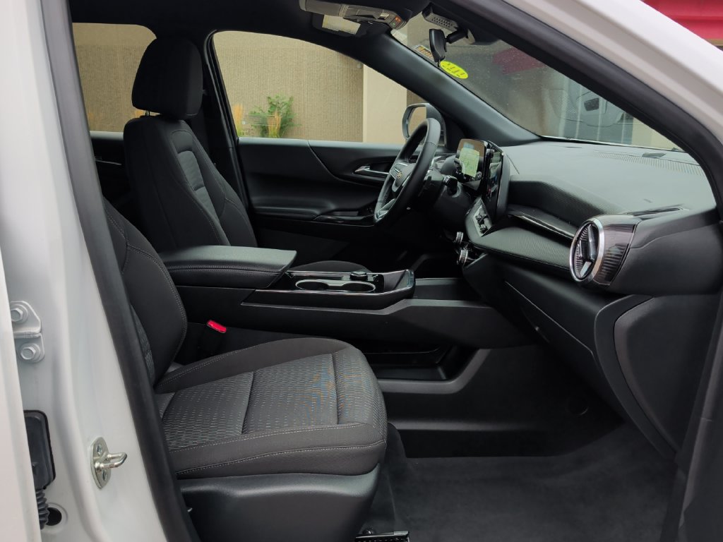Used 2026 Chevrolet Equinox LT AWD/4WD image 37