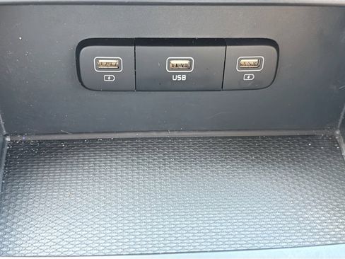 Used 2023 Kia Carnival LX image 28