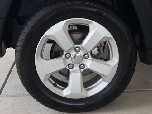 Used 2018 Jeep Compass Latitude AWD/4WD image 12