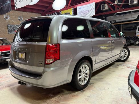 Used 2018 Dodge Grand Caravan SXT FWD image 4