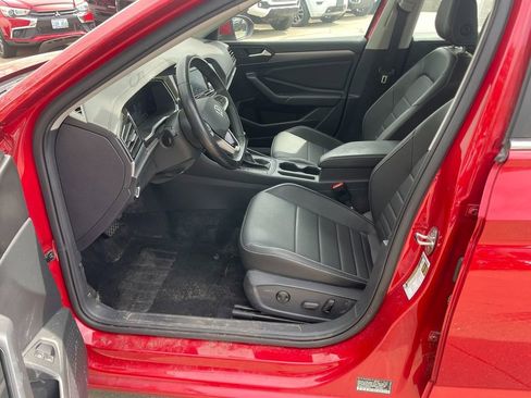 Used 2023 Volkswagen Jetta SE FWD image 12