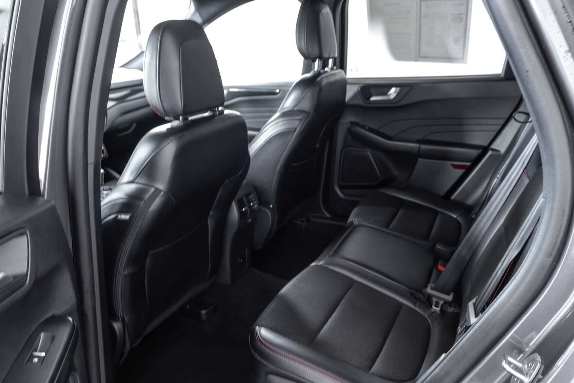 Used 2025 Ford Escape ST-Line Select AWD/4WD image 35