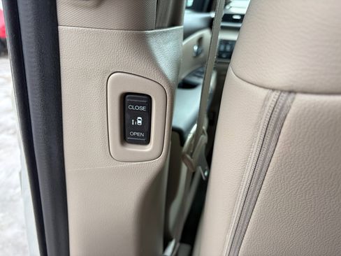 Used 2016 Honda Odyssey EX-L image 16