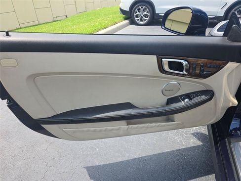 Used 2015 Mercedes-Benz SLK 350 image 8
