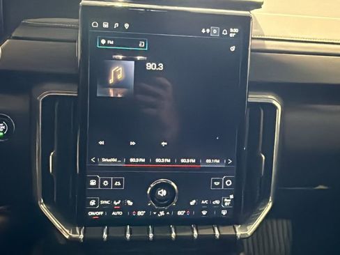 Used 2025 GMC Acadia Elevation w/ Elevation Premium Package image 27