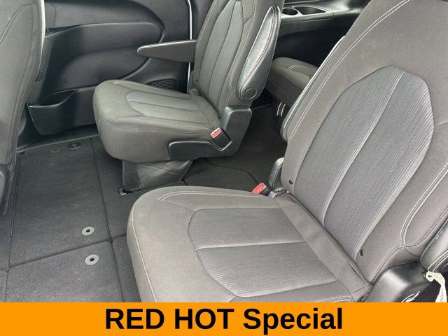 Used 2023 Chrysler Pacifica Touring FWD image 28