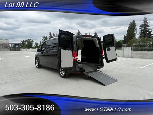 Used 2018 Mercedes-Benz Metris Passenger image 2