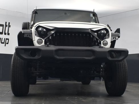 Used 2014 Jeep Wrangler Unlimited Rubicon w/ Connectivity Group AWD/4WD image 24