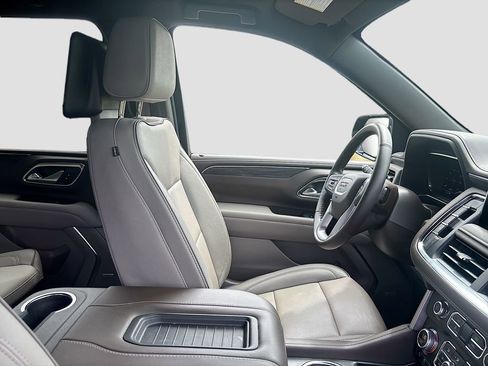 Used 2024 GMC Yukon XL SLT w/ SLT Luxury Package image 40