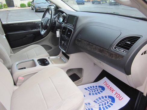 Used 2011 Dodge Grand Caravan Crew w/ Entertainment Group 1 FWD image 19