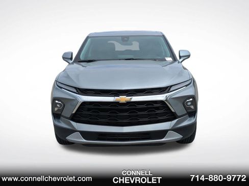 Used 2025 Chevrolet Blazer LT FWD image 2