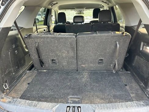 Used 2023 Ford Explorer XLT w/ Equipment Group 202A AWD/4WD image 11