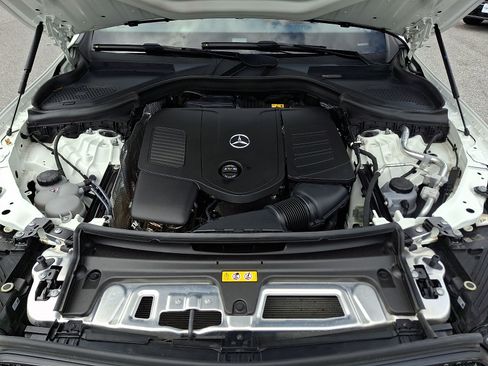 Used 2024 Mercedes-Benz GLC 300 4MATIC image 29