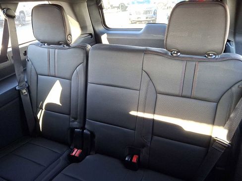 Used 2024 Chevrolet Suburban RST w/ Luxury Package image 11