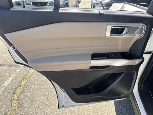 Certified 2022 Ford Explorer Limited w/ Equipment Group 301A AWD/4WD image 18