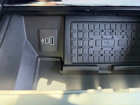 Used 2025 Ford F150 Raptor AWD/4WD image 27
