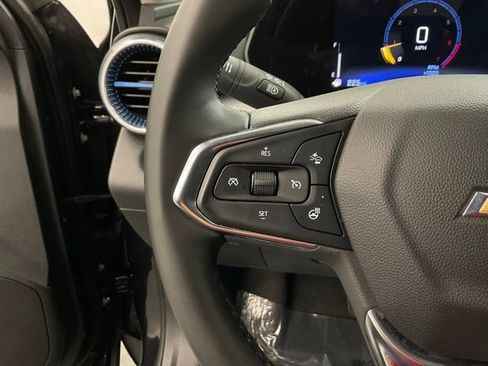 Used 2025 Chevrolet Trax LT w/ LT Convenience Package FWD image 12