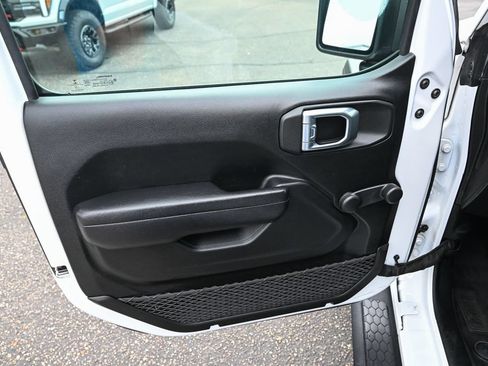 Used 2022 Jeep Wrangler Sport AWD/4WD image 19