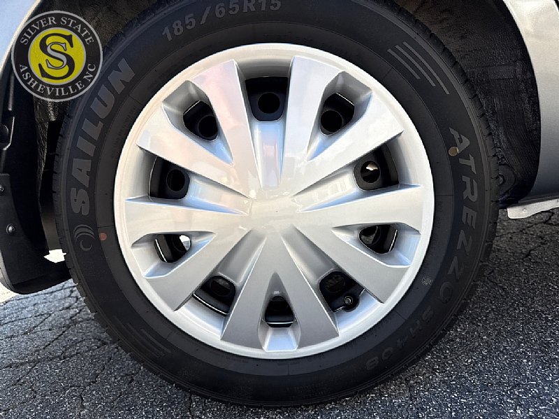 Used 2013 Nissan Versa SV FWD image 8