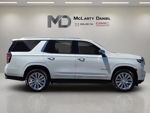 Used 2021 Chevrolet Tahoe Premier w/ Premium Package AWD/4WD image 15