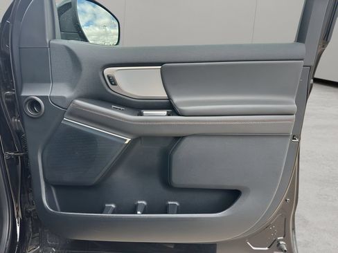 Used 2025 Ford Expedition Active AWD/4WD image 24