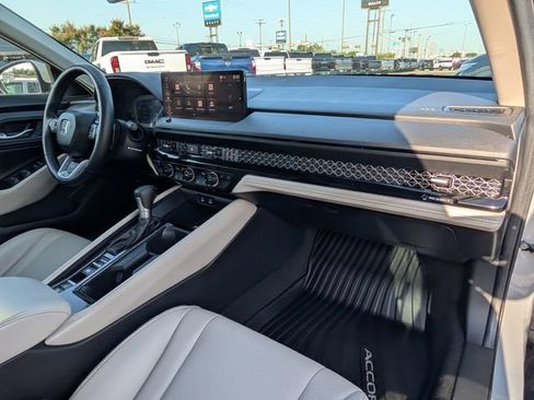 Used 2025 Honda Accord Touring image 23