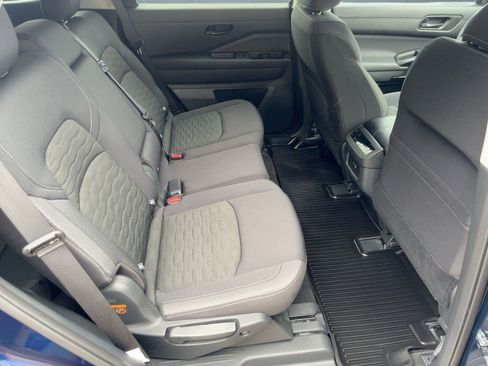 Used 2025 Nissan Pathfinder SV image 27