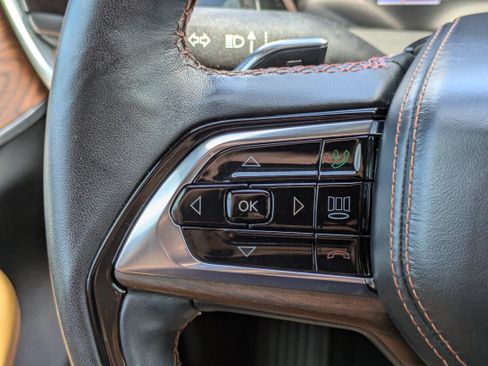 Used 2022 Jeep Grand Cherokee Summit w/ Advanced Protech Group IV AWD/4WD image 25