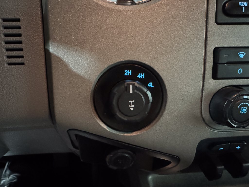 Used 2012 Ford F250 XLT w/ Snow Plow Prep Pkg AWD/4WD image 31