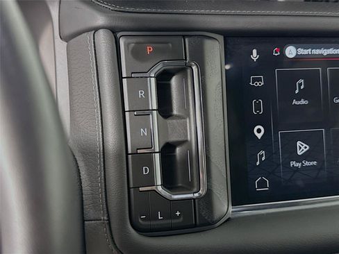 Used 2024 GMC Yukon Denali w/ Advanced Technology Package AWD/4WD image 18