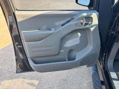 Used 2015 Nissan Frontier SV w/ SV Value Truck Package image 12