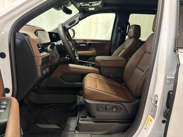 Used 2026 Chevrolet Tahoe High Country w/ Sun And Tow Package AWD/4WD image 12