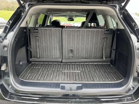 Used 2023 Toyota Highlander XLE AWD/4WD image 20