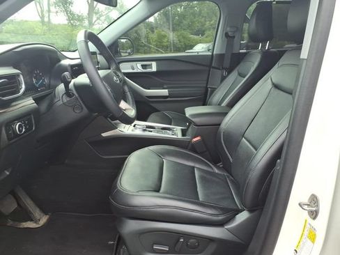 Used 2023 Ford Explorer Limited w/ Equipment Group 301A AWD/4WD image 13
