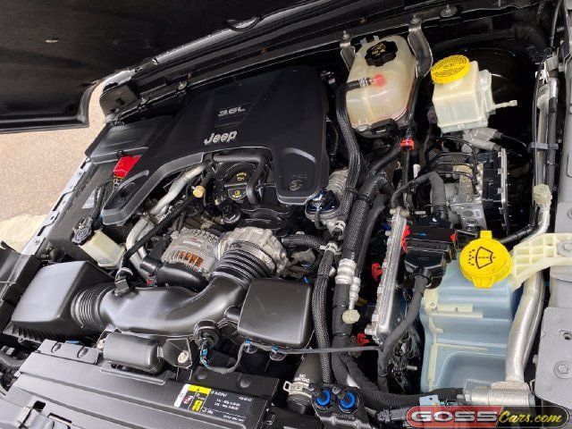 Used 2020 Jeep Gladiator Overland w/ Dual Top Group AWD/4WD image 26