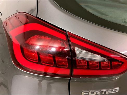 Used 2017 Kia Forte EX FWD image 27