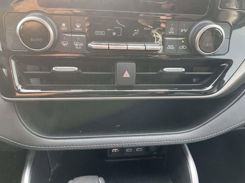 Used 2023 Toyota Highlander LE image 41